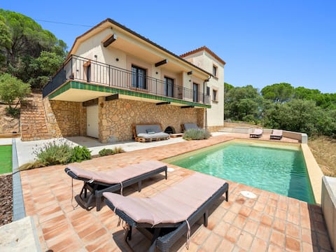 House with private pool 3km beach and center