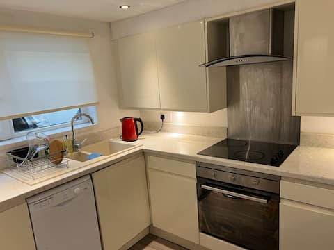 Successful Airbnb property: Cosy 1 Bed Flat near airport with parking in Ringway