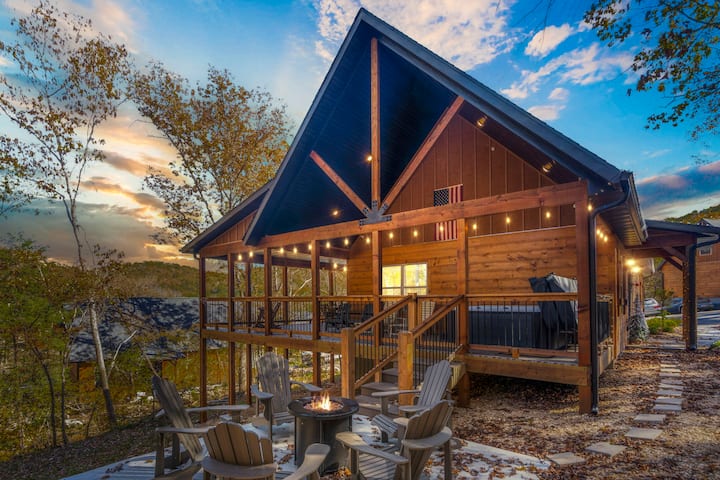 Luxury Cabin | Hot Tub | 3 King Suites - Branson, MO