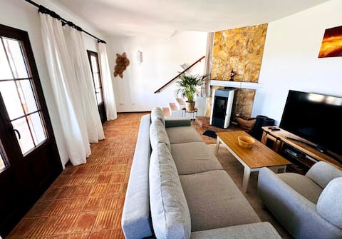 Top Airbnb: Casa Monte da Vinha with pool and sea view em São Brás De Alportel