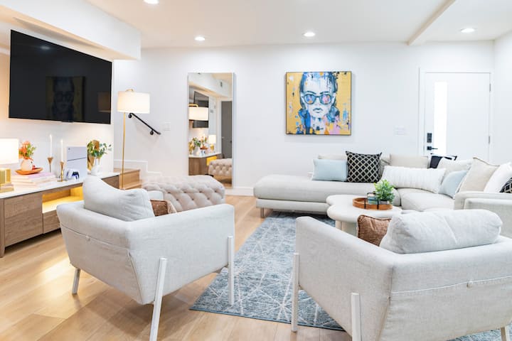 4-bedroom New Private Townhouse 6 Beds - Hollywood, CA