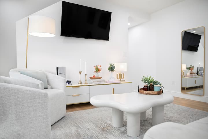 4-bedroom New Private Townhouse 6 Beds - Los Angeles, CA