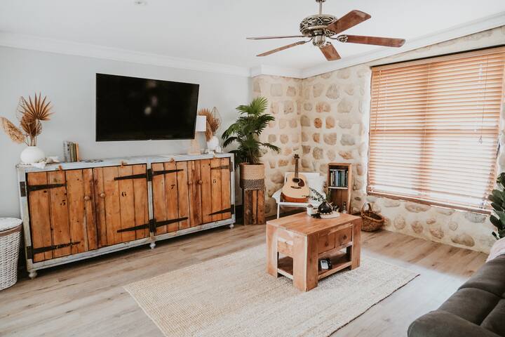 Boutique Stone Cottage | Spa Bath & Hideaway - 南オーストラリア州