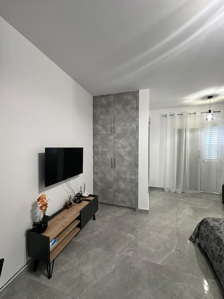 Mideia Apartment - Paphos