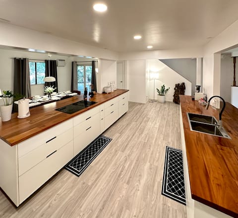 3 BR, Full Kitchen, King Beds, Massage Chair
