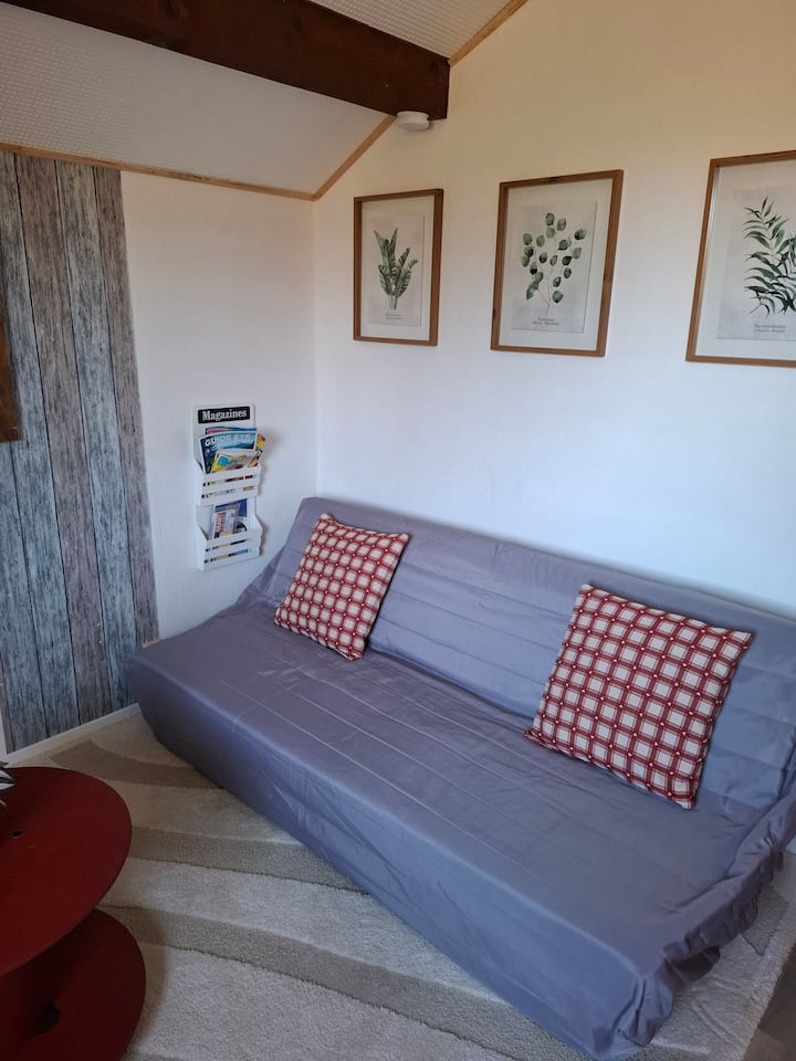 סלון קטן בחדר שינה 1