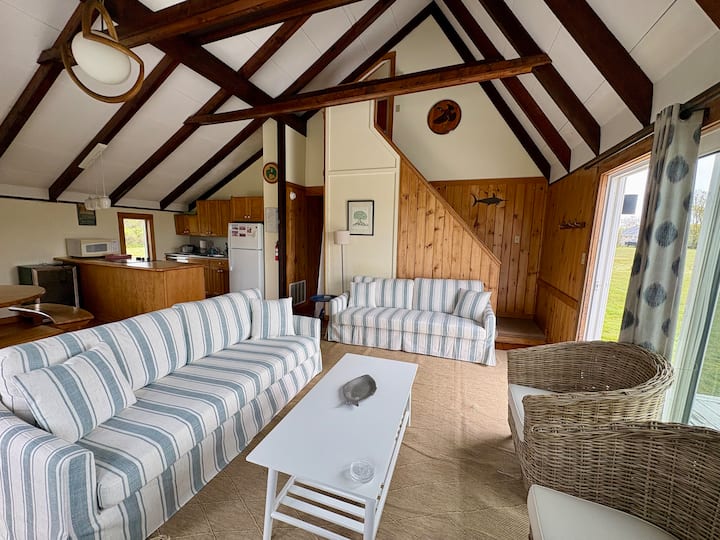 Coastal 4br Cottage With Beach Trail Access - Block Island, RI