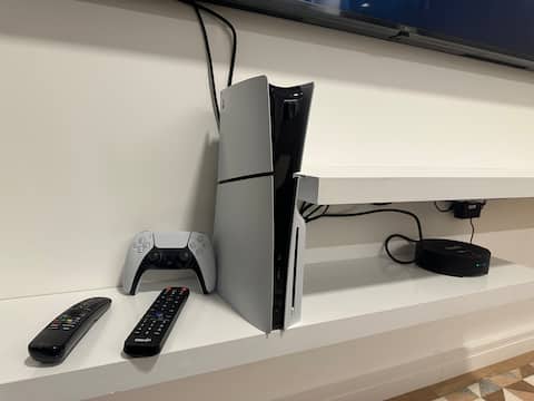 Popular Airbnb listing: 70m Apt | 2WC | AIR | Barbecue | PS5 | PARKING | METRO in Butantã