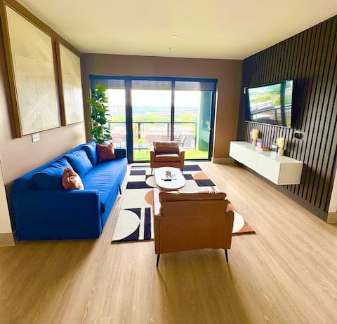 Top performing Airbnb: Best 2bd Midtown Stay Ever! in Marietta Street Artery
