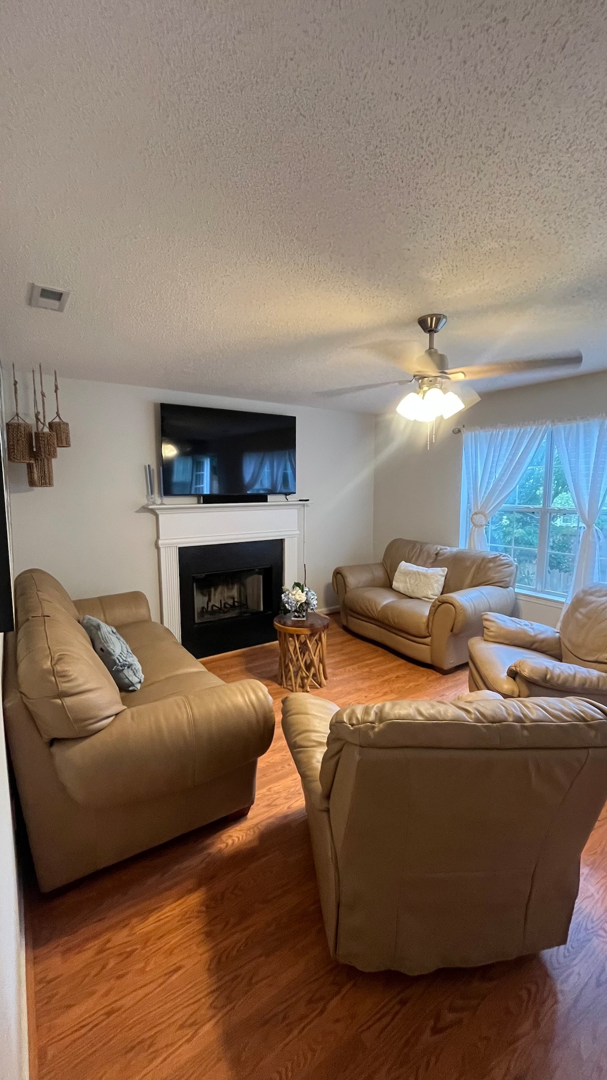 Top Airbnb: Comfortable house, near airport in Riverdale