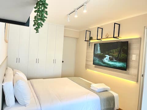 S* | Modern 2BR w/ Balcony Central