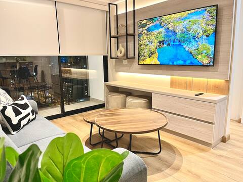 S* | Modern 2BR w/ Balcony Central