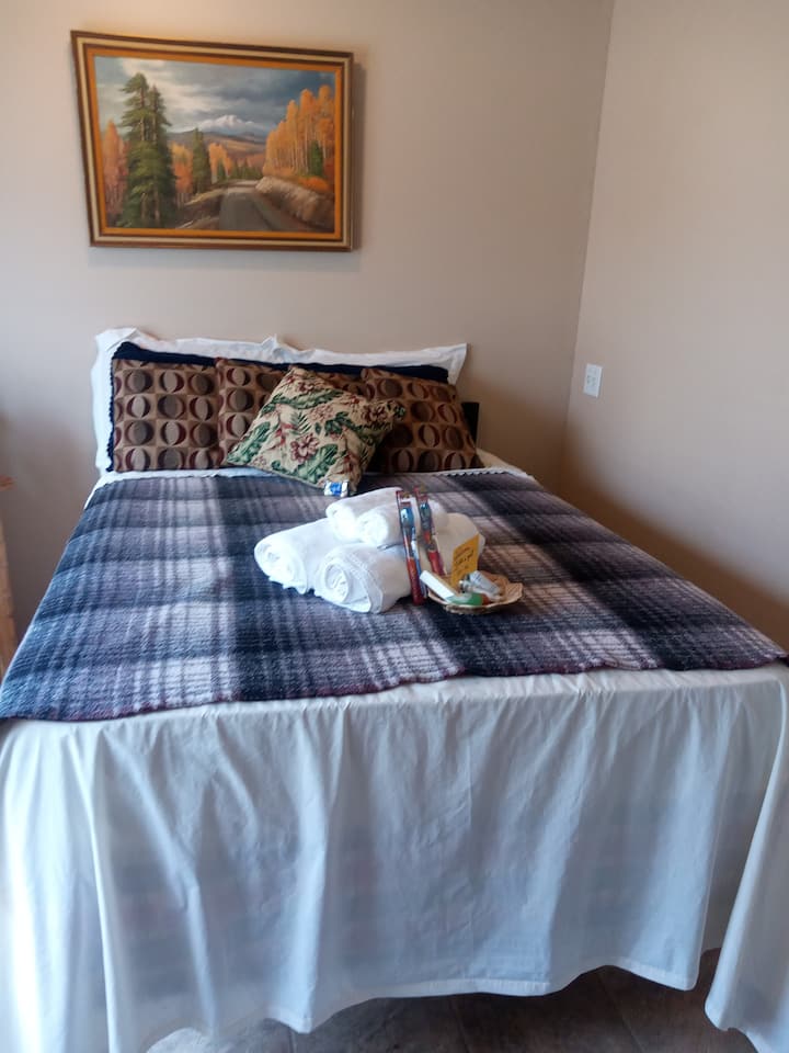 מזרן עמוק על קפיצי קופסה על מסגרת... תביאו סולם