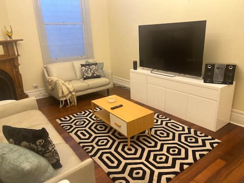 Top performing Airbnb: In the heart of Northbridge in Perth