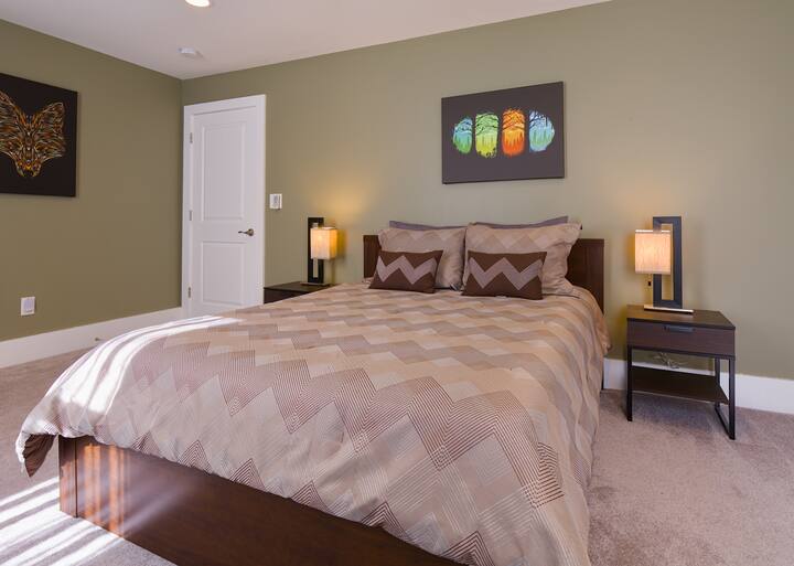 Dormitorio, cama tamaño queen, vestidor