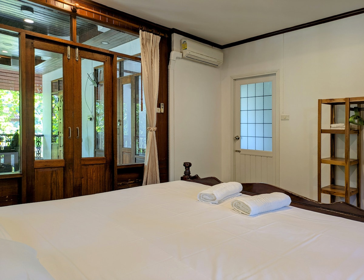 ❄️ Aire acondicionado para mantener el ambiente siempre fresco y agradable.