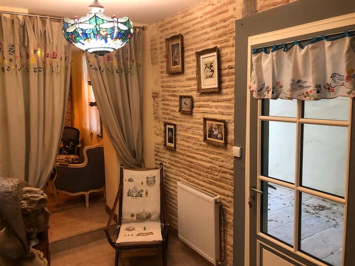 Chambre Dans Un Hôtel Particulier - Bazas