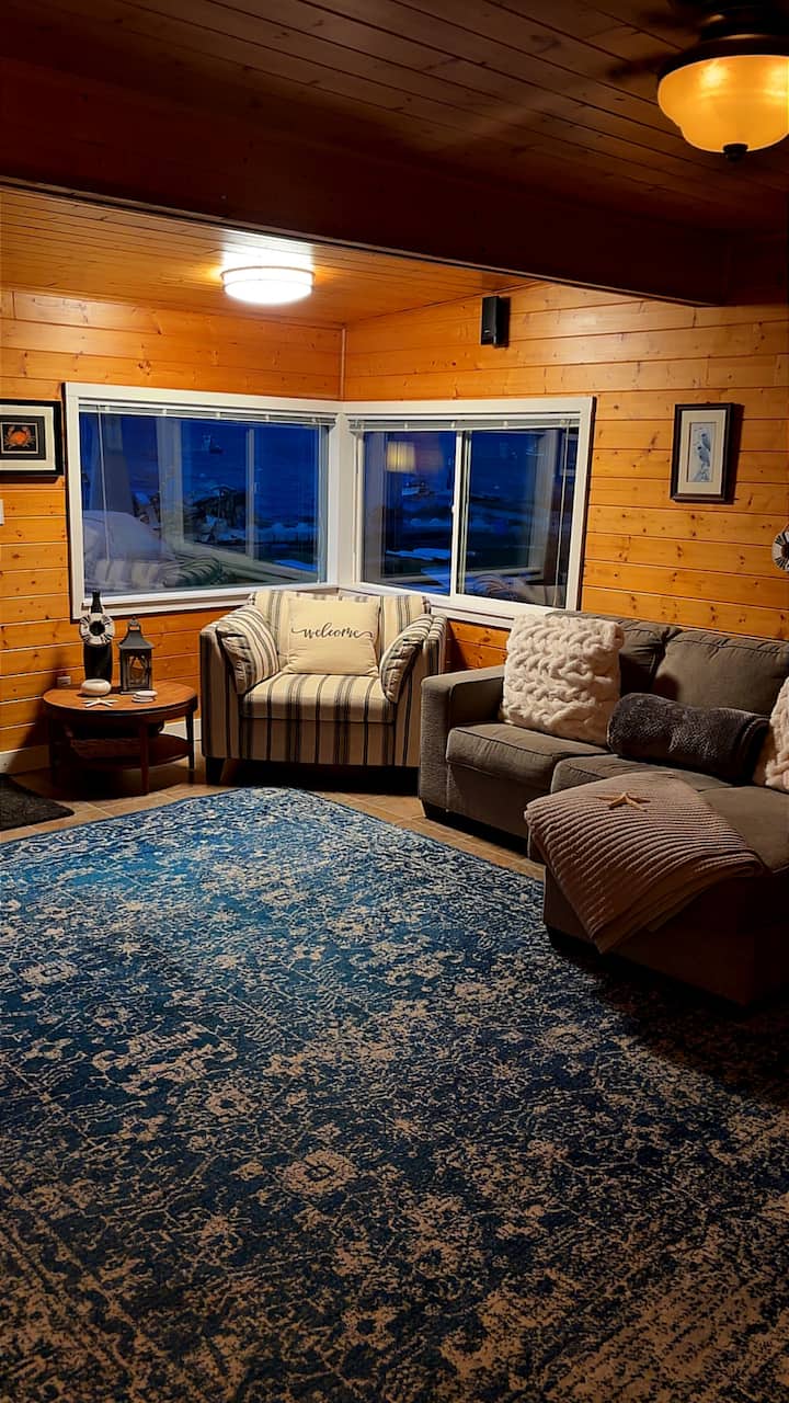Samish Island Idyllic Waterfront Cabin - San Juan Islands, WA