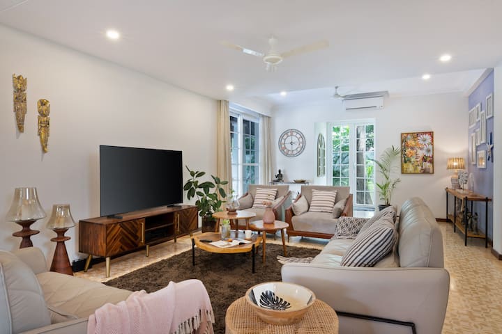 Living room image 18
