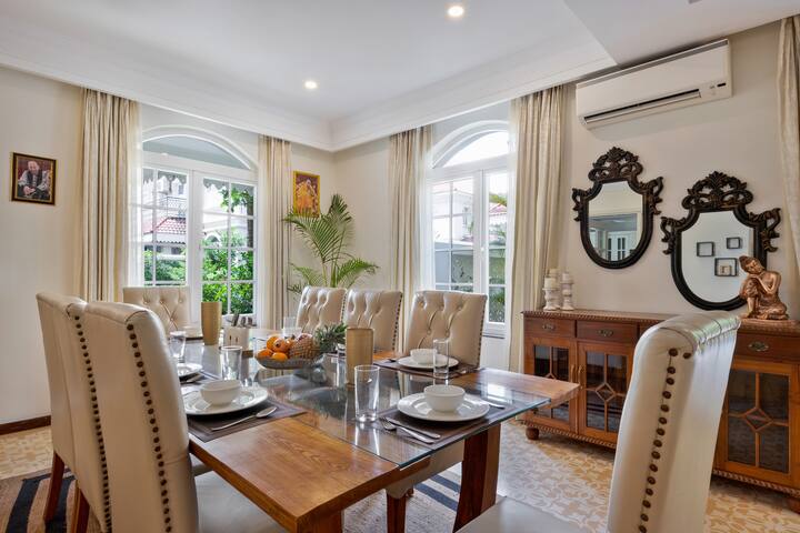 Dining area image 6