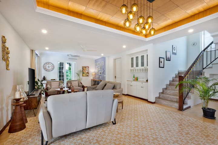 Living room image 19