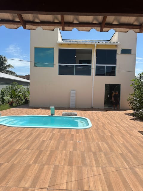 Beach house with 6 bedrooms and 4 suites!