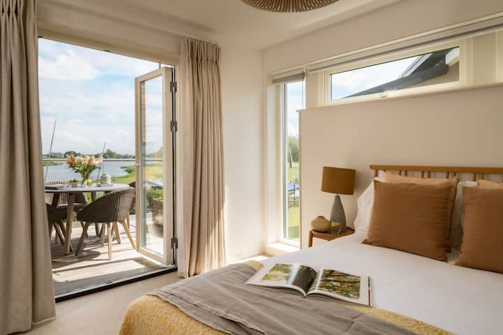 Mantes suaus, la llum del matí i un llit que sembla que ho perdona tot.