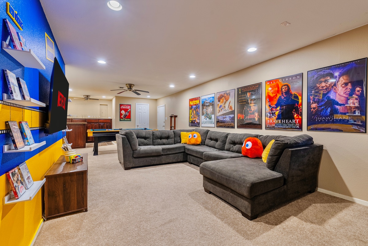 โซฟาแบบแยกส่วนขนาดใหญ่เปิดออกเป็นเตียงนอนขนาดเต็ม