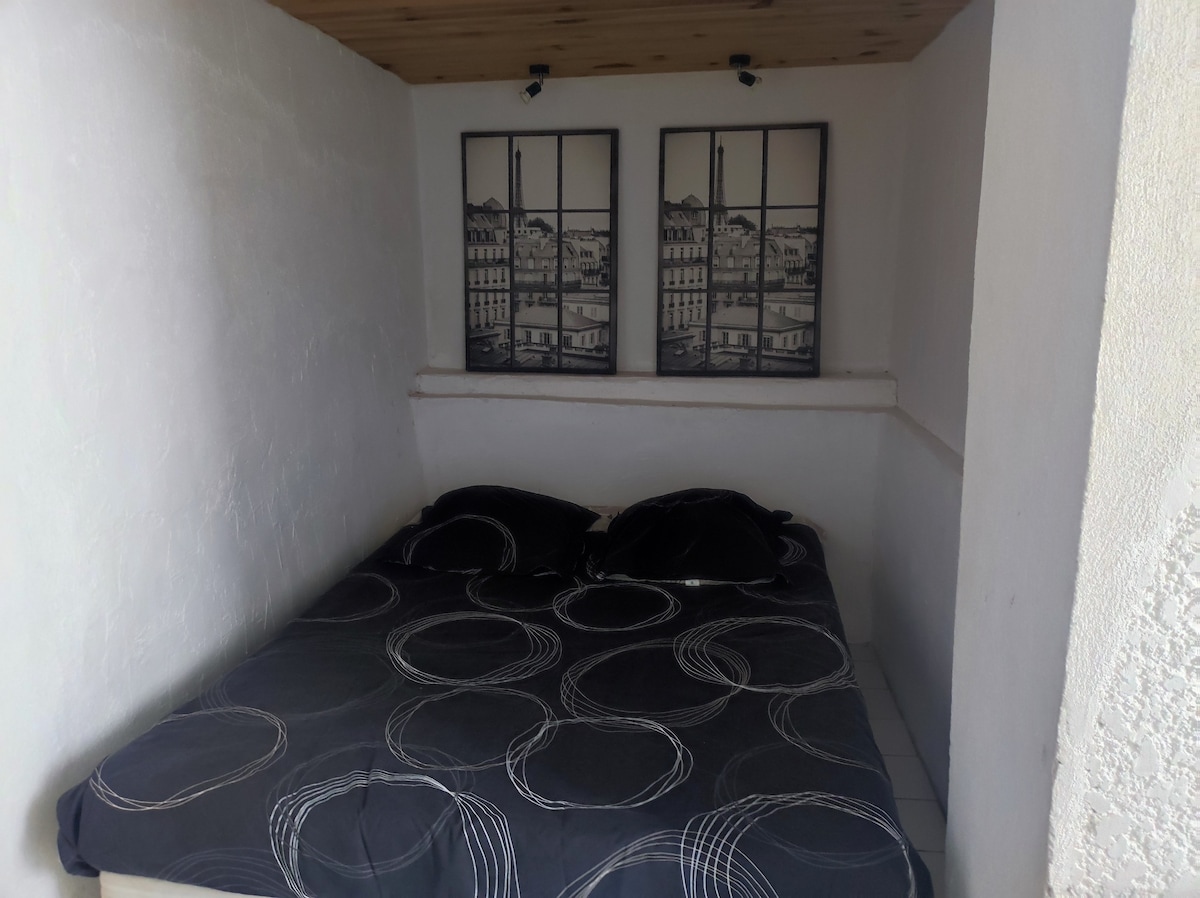 Propriété Airbnb réussie: My cozy New York Airbnb and its garden à Nîmes