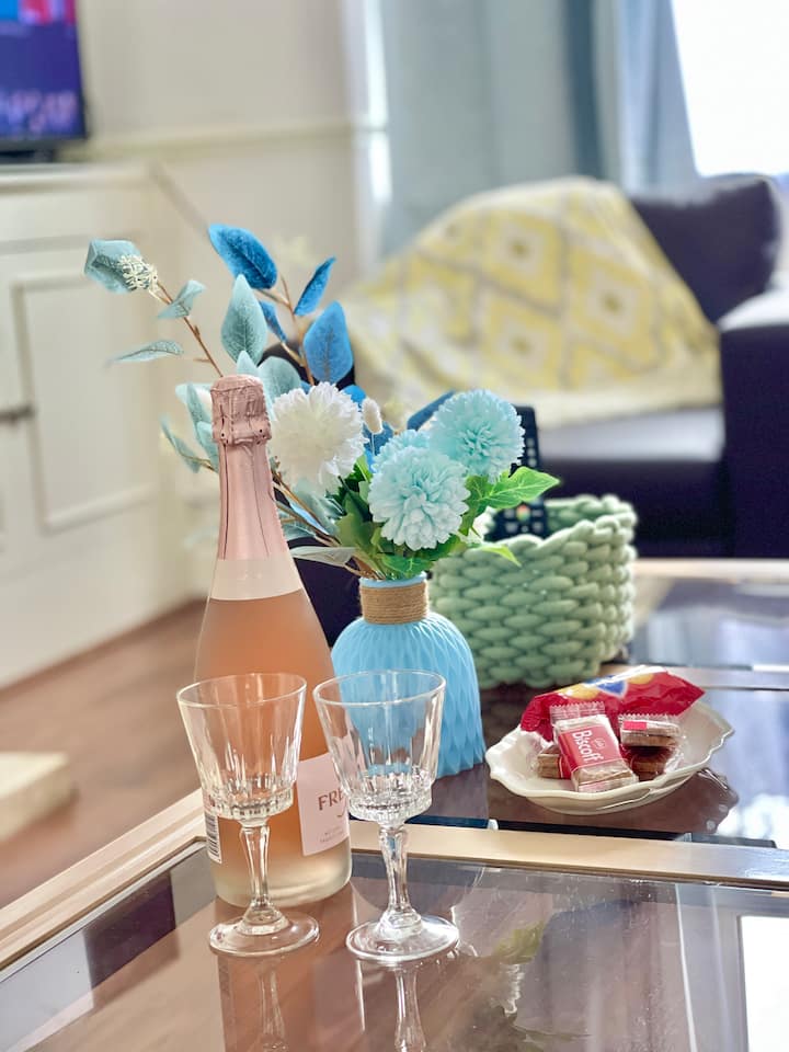 Larvender Dream House - Broadway