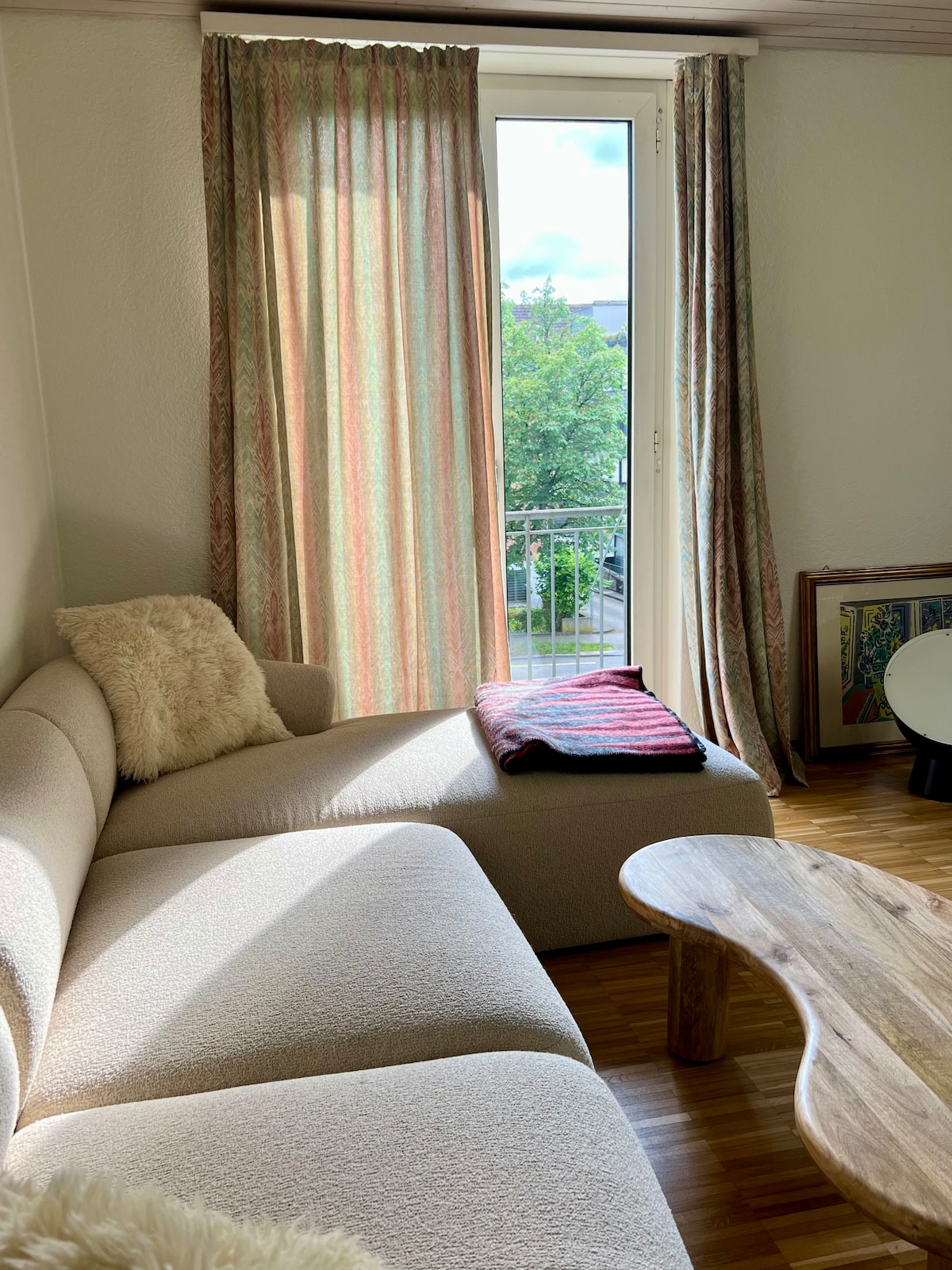 Top Airbnb: Bright & spacious flat near the center in Unterstrass