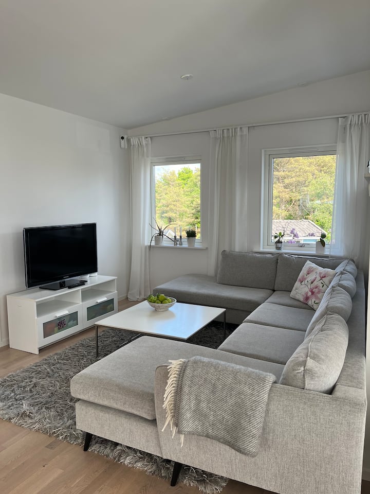Nybyggd Kustnära Villa I Hjuvik - Hönö