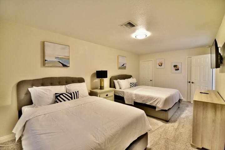 Tropical Pool and backyard gallery image 5