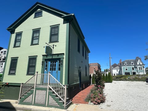 Epic Downtown Newport location w/ Parking
