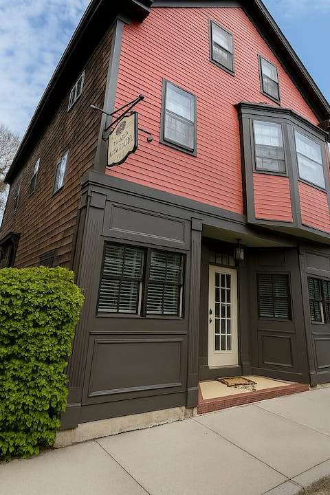 86 Dr Marcus House - Popular Broadway Area