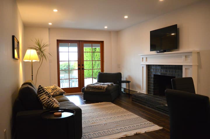 2 Bedroom With Large Kitchen And Beautiful Patio - Burnaby