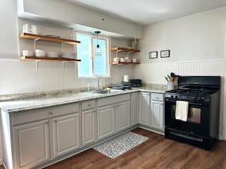 Elmwood Village 3 Bed with Parking, photo 4 of 10
