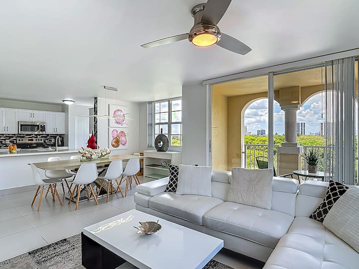 3 Bedrooms Top Floor In Aventura - North Miami Beach, FL