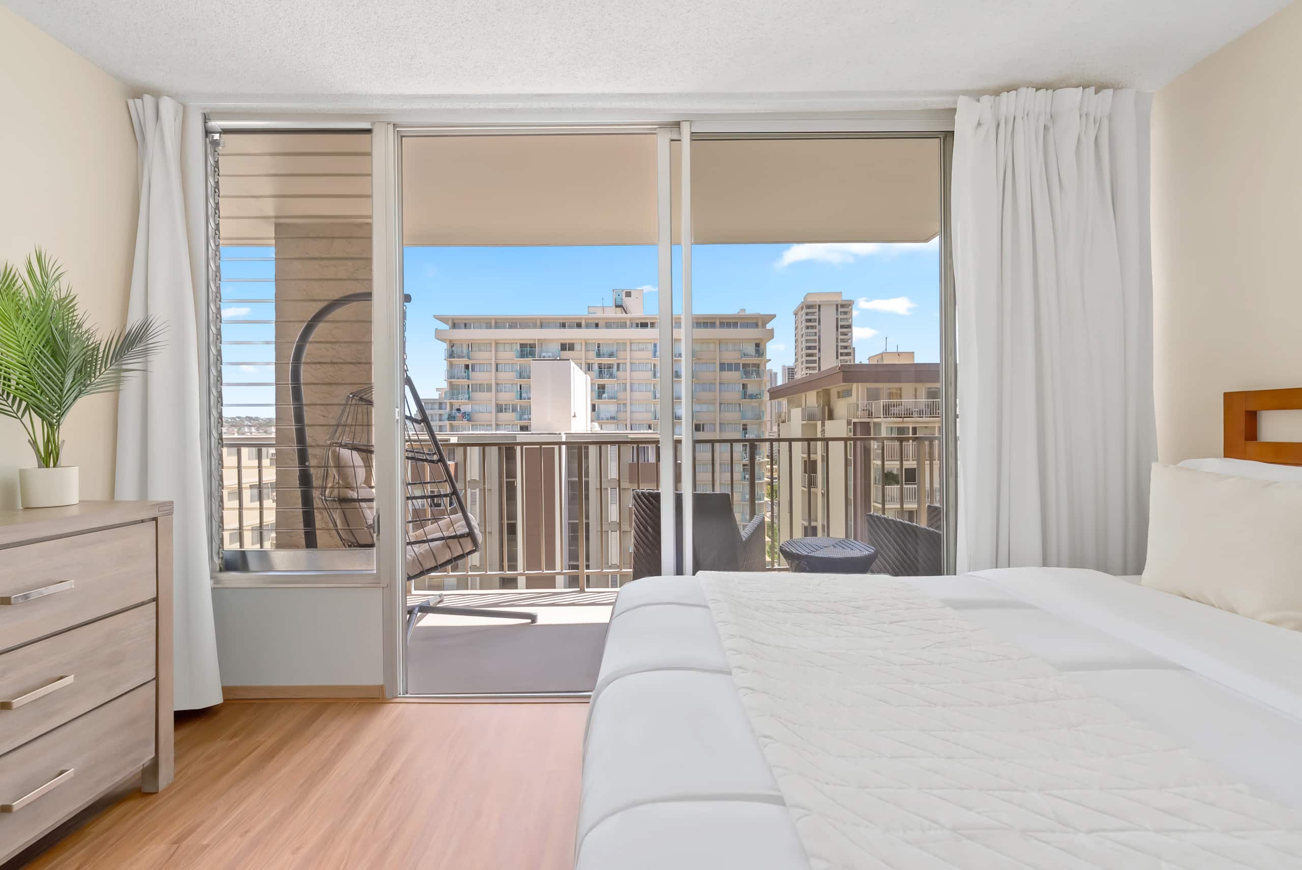 The Moku Hideaway of Waikiki | 2BR | Parking - Photo 17