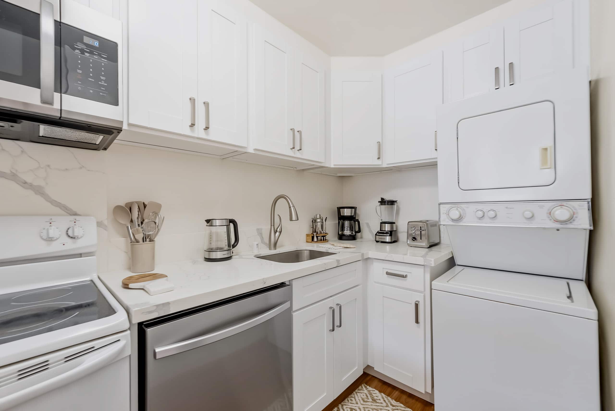 The Moku Hideaway of Waikiki | 2BR | Parking - Photo 11