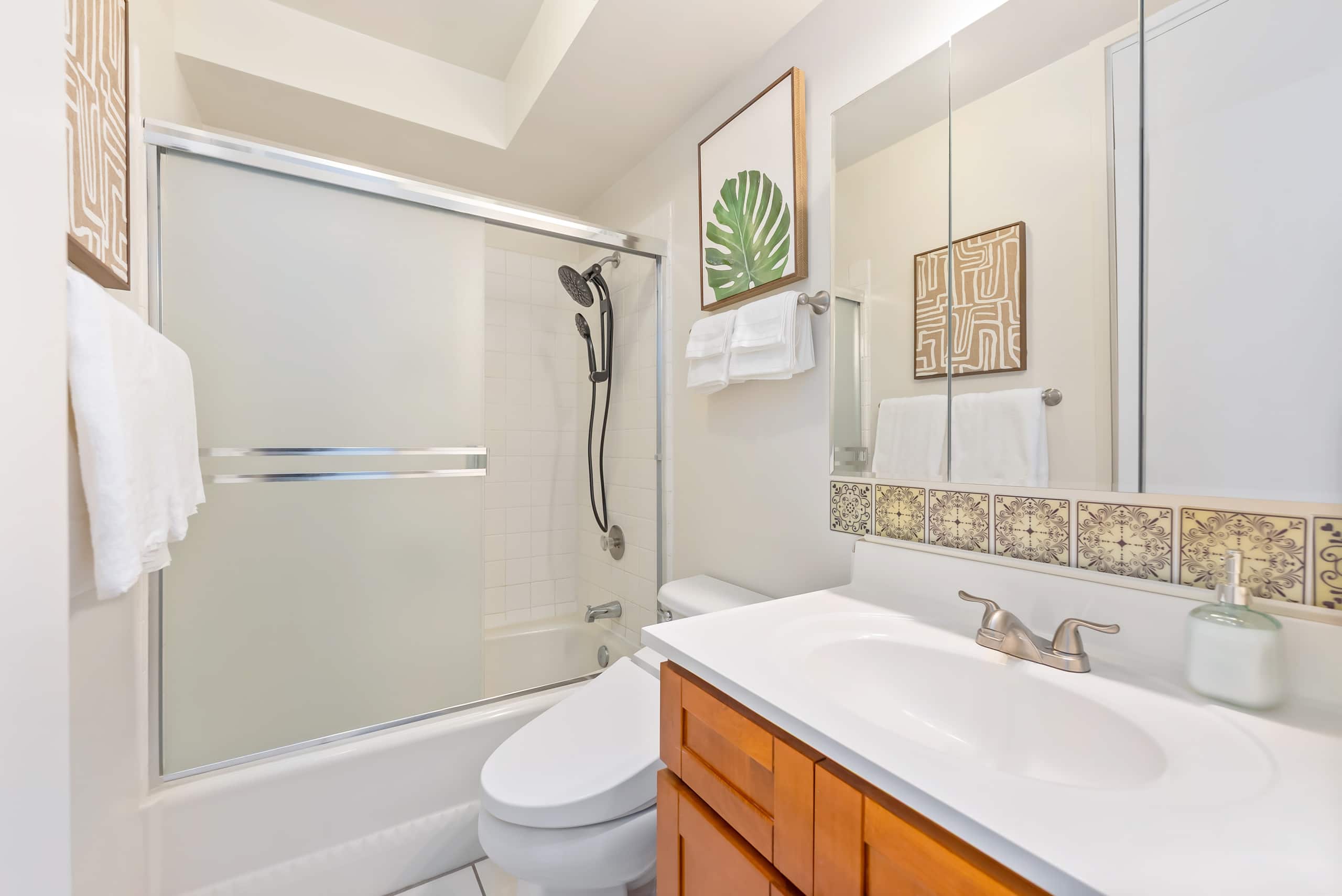 The Moku Hideaway of Waikiki | 2BR | Parking - Photo 25