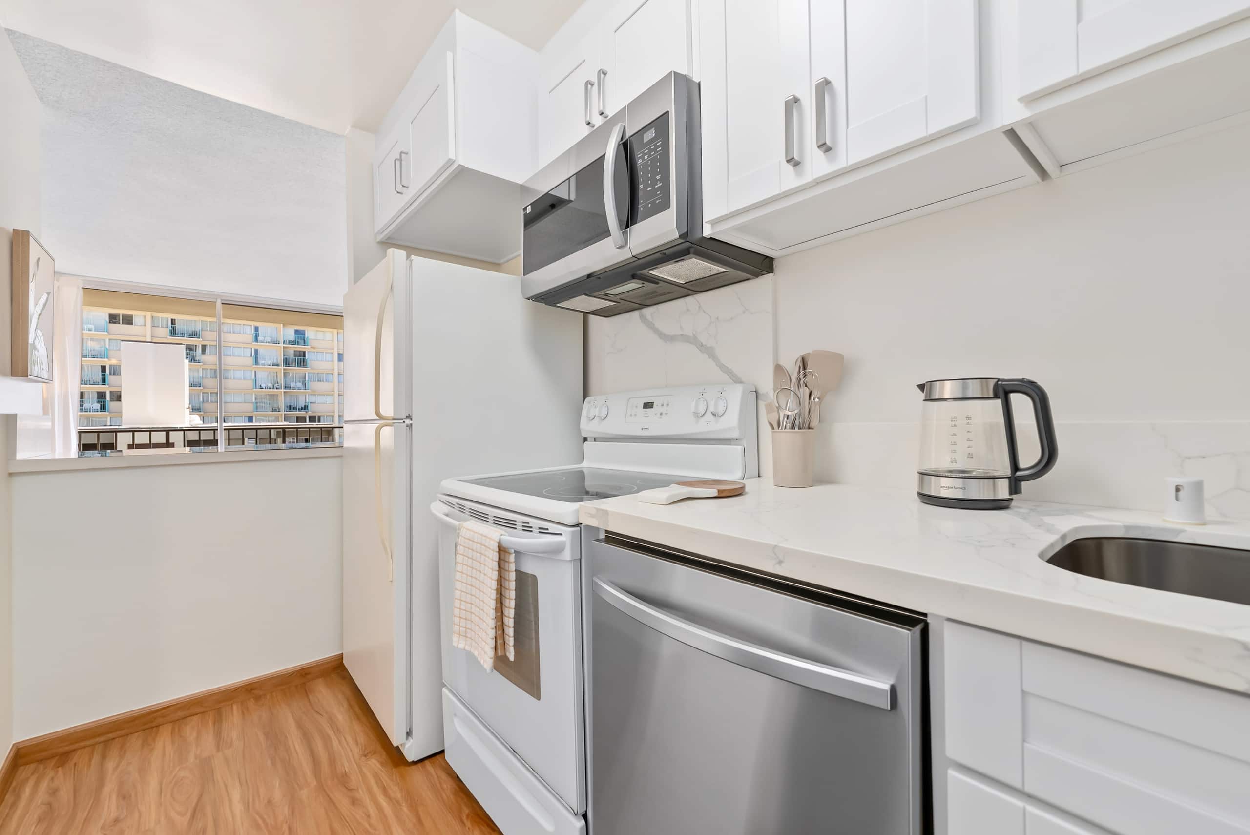The Moku Hideaway of Waikiki | 2BR | Parking - Photo 10