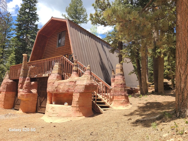 Kid & Pet Friendly Cozy Duck Creek Village Retreat - Navajo Lake, UT