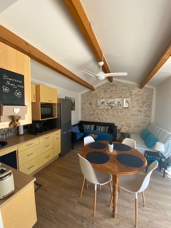 Grand Studio Avec Cuisine éQuipée Et Extérieur - Ventabren