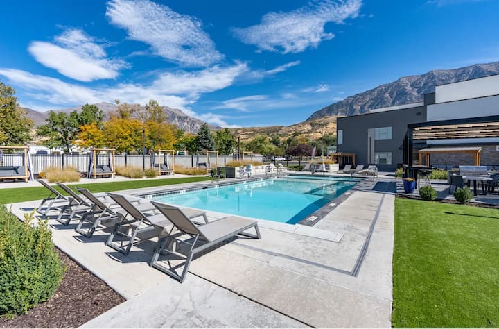 Modern 2br Retreat W/ Pool - Provo, UT