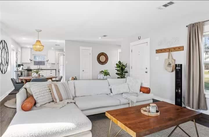 Poppy & Rye Bungalow: Cozy Cute! - Waco, TX