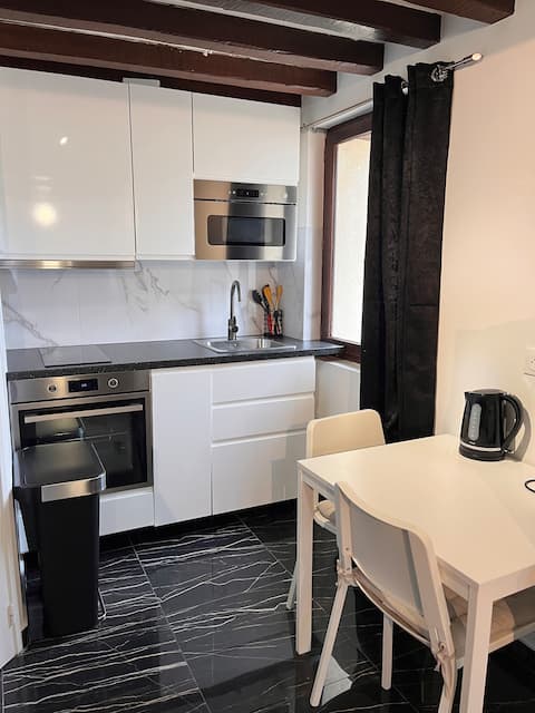 Top performing Airbnb: Studio 1 with Jacuzzi and private sauna in Touques