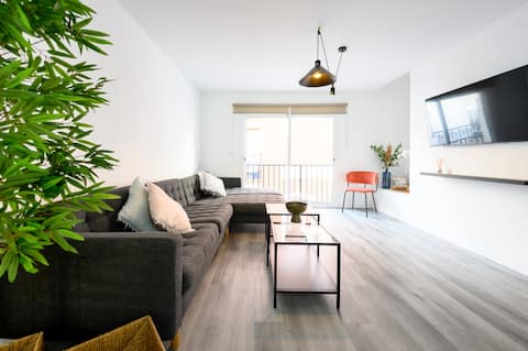 Popular Airbnb listing: Gimena Central 2 bedrooms by 10Tosea in Fuengirola