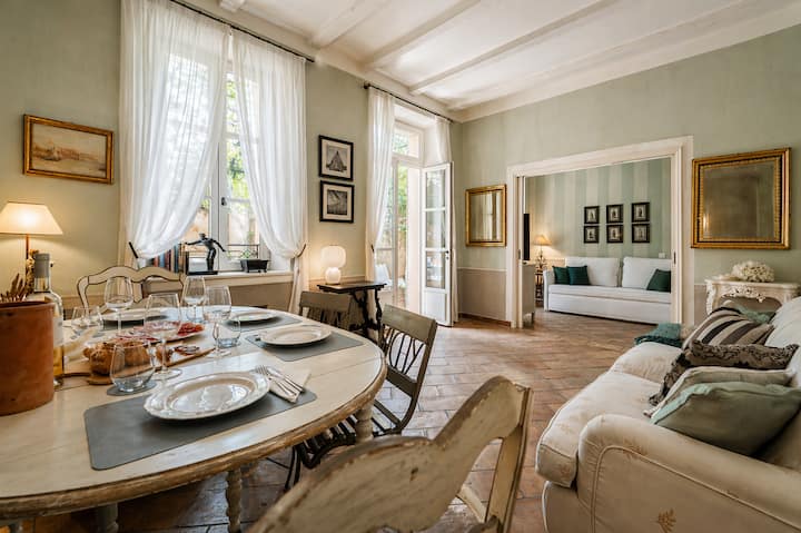 Private Patio & Garage | St-tropez Centre - Saint-Tropez