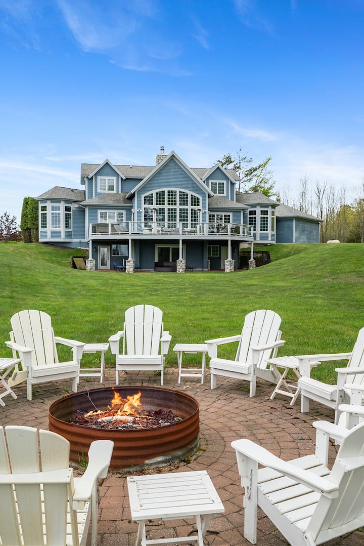 Lake Charlevoix Lux Retreat
